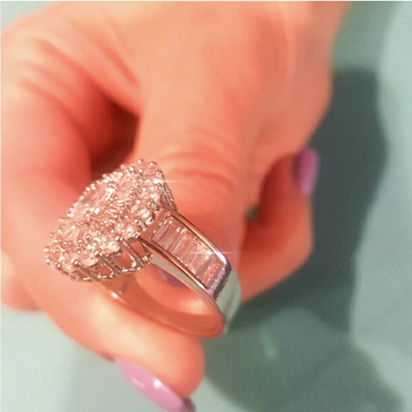 Oval Diamond Simulated Anniversary Ring Size 8 - Picture 12 of 17